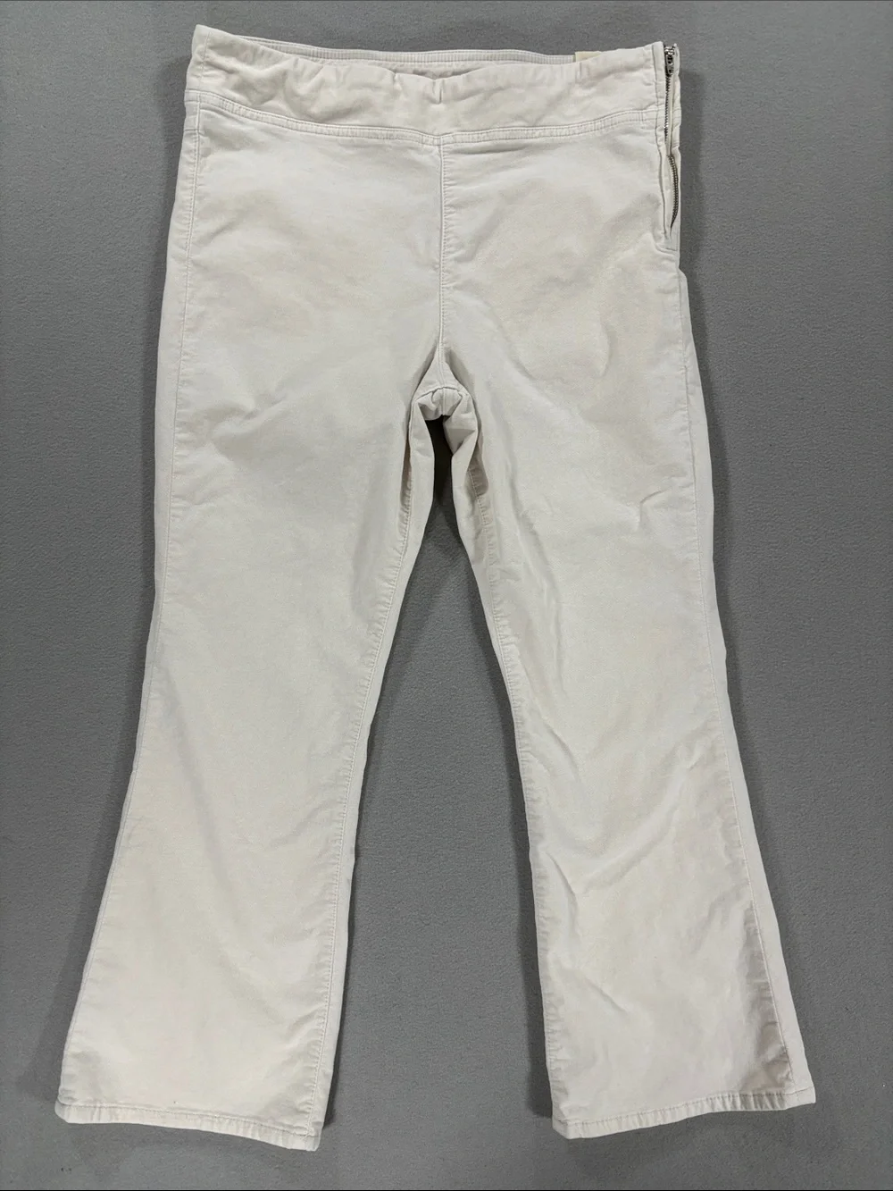 Free People “In my feelings” velvet Cream side zip stretch mid rise crop pants M